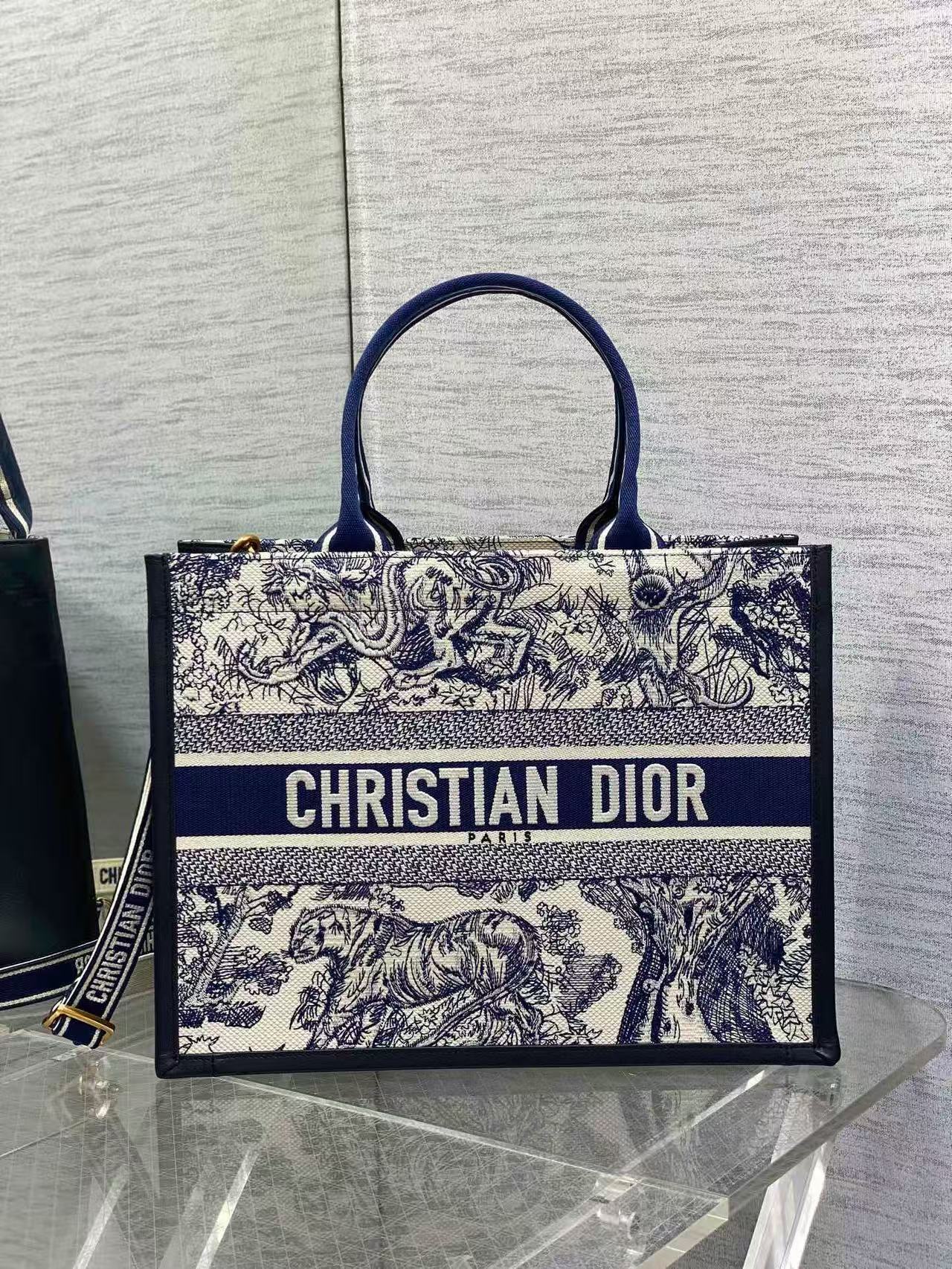 Luxury patterned bag